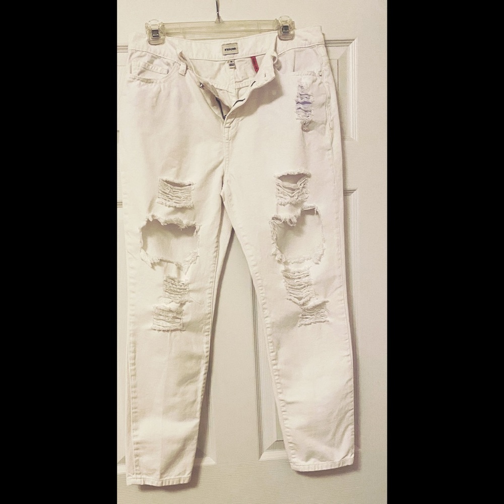 White boyfriend jeans